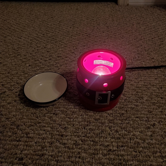 SCENTSY Jolly Santa Suit Full Size Warmer Holiday Collection RETIRED - Picture 4 of 6